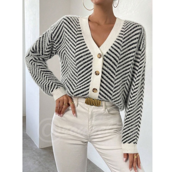 Fuzzy Chevron Black & Off White Button Up Cardigan Long Sleeve V-Neck - Picture 2 of 16